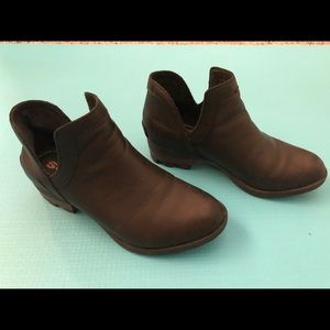 Sorel Lola Cut-Out Bootie